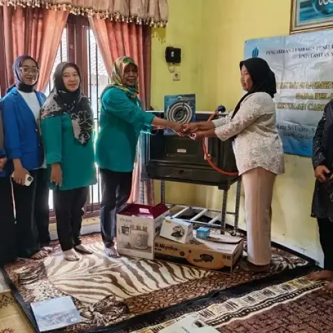 PkM UMBY Perkuat Kapasitas UMKM Ketulan melalui Literasi Keuangan dan Digital