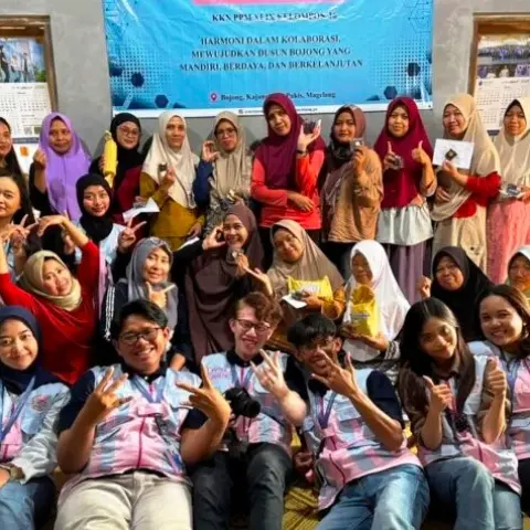 Sulap Singkong Jadi Brownies, Mahasiswa KKN UMBY Kembangkan Potensi Ekonomi Warga Bojong